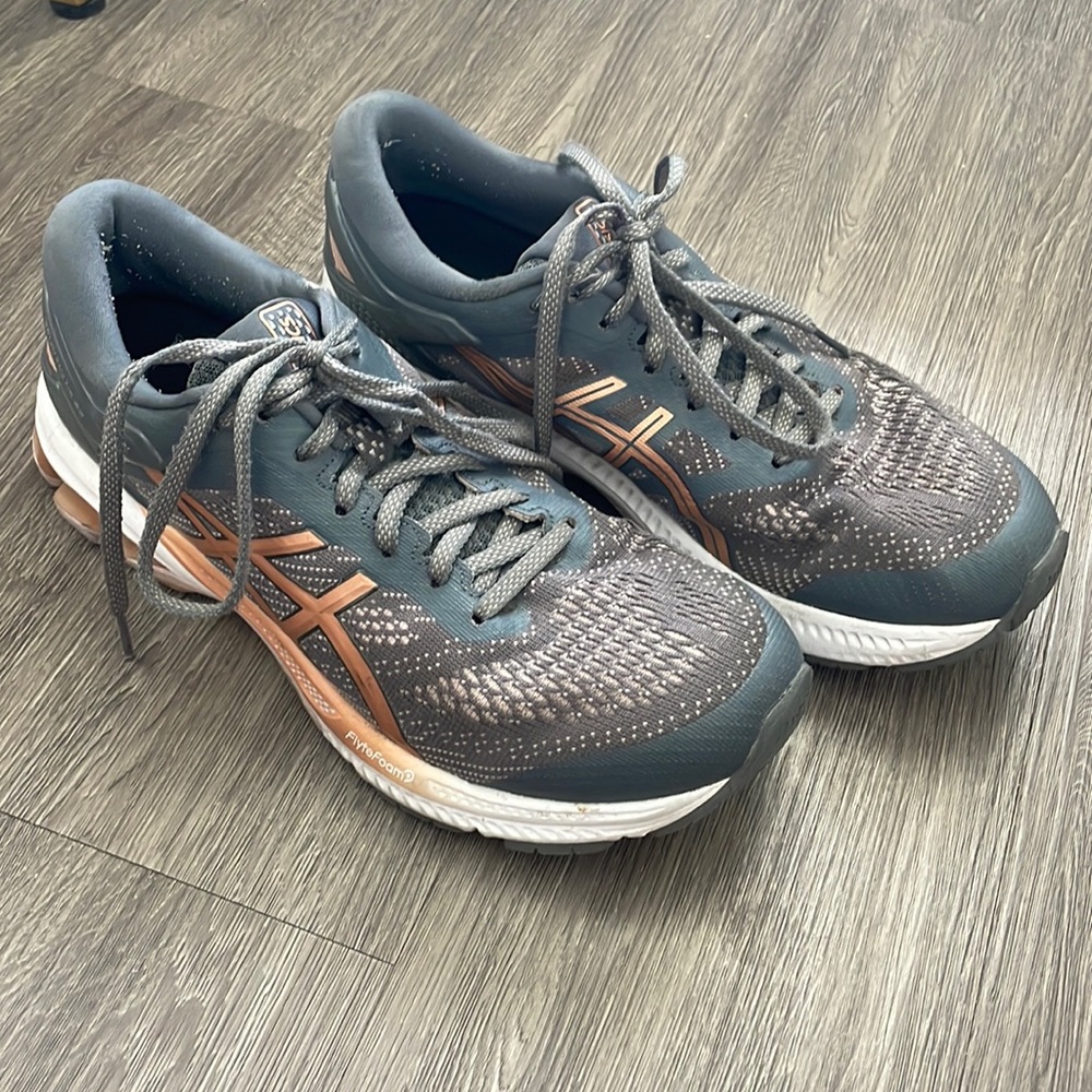 Woman’s ASICS Gel-Kayano 26 Running Shoes